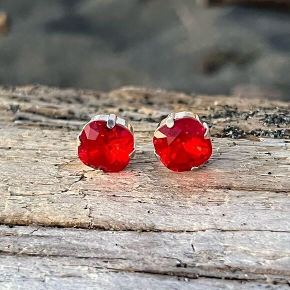 Handcrafted earrings with red Swarovski crystal - Picture 3 of 8